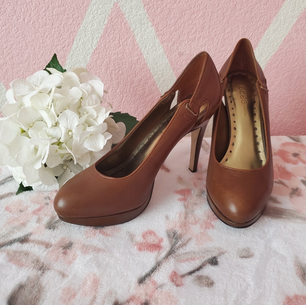 BCBG-eneration 👠 "Hannah" Pumps